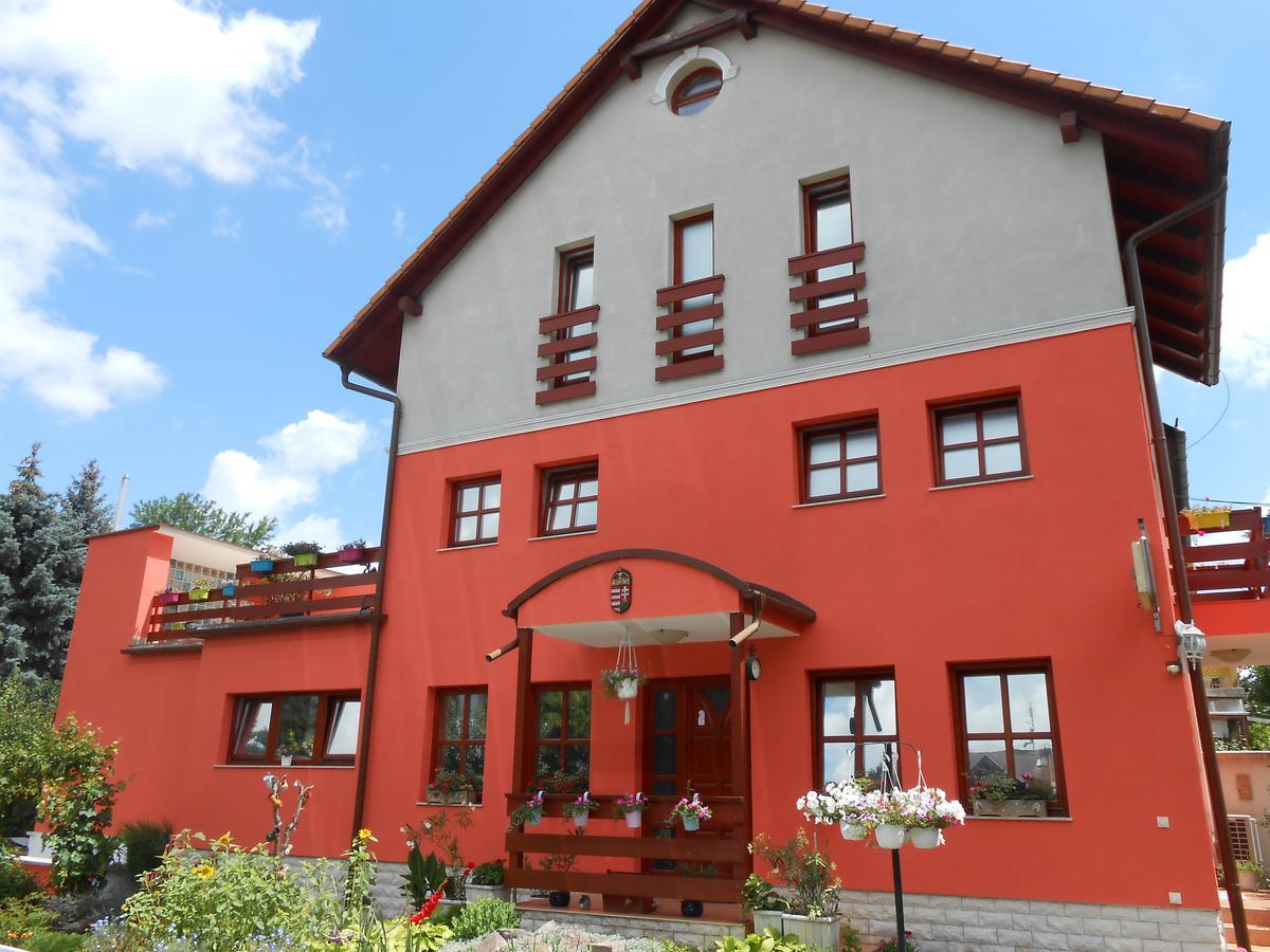 Aranyeso Vendeghaz Csorbai Guest house Budapest