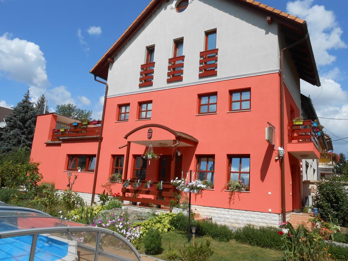 Aranyeso Vendeghaz Csorbai Guest house